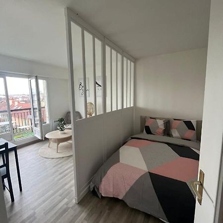 شقة Lumineux Studio Avec Balcon / Cosy Flat With Balcony فيلوجويف المظهر الخارجي الصورة