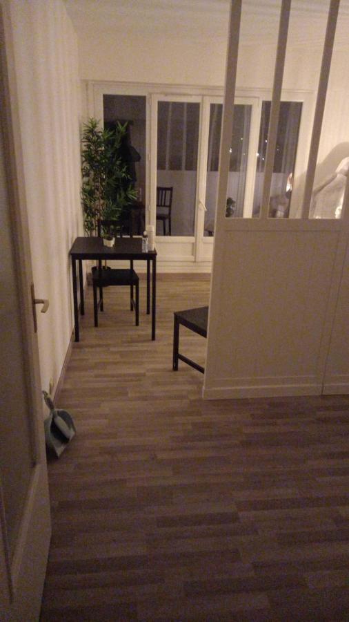 شقة Lumineux Studio Avec Balcon / Cosy Flat With Balcony فيلوجويف المظهر الخارجي الصورة