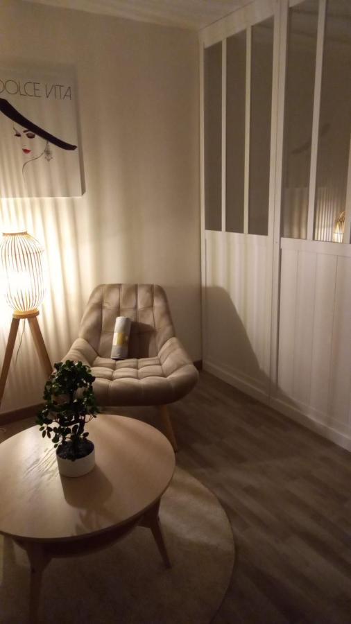 شقة Lumineux Studio Avec Balcon / Cosy Flat With Balcony فيلوجويف المظهر الخارجي الصورة
